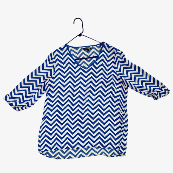 Kiara Women’s Blue and White Blouse Size Women’s Large - Picture 1 of 5
